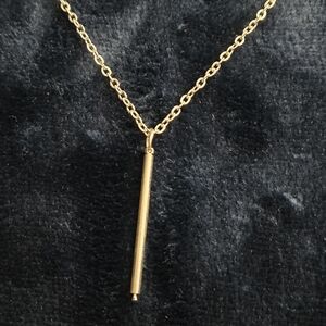 Elegant Gold Pendant Necklace